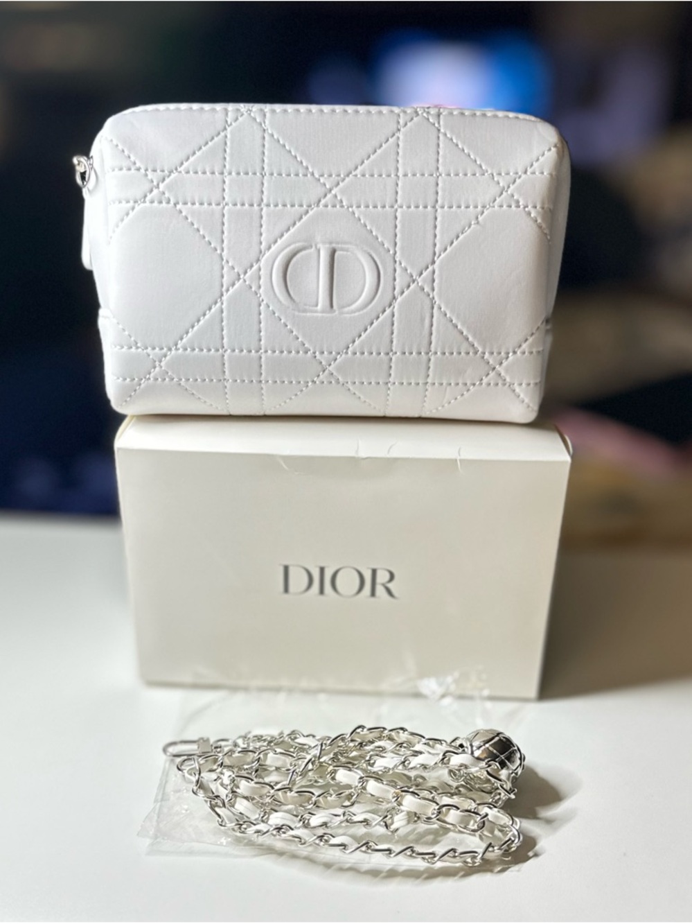 Dior White Quilted Cosmetic/Makeup Pouch/ with Add -on Silver Chain NWB - Picture 5 of 10
